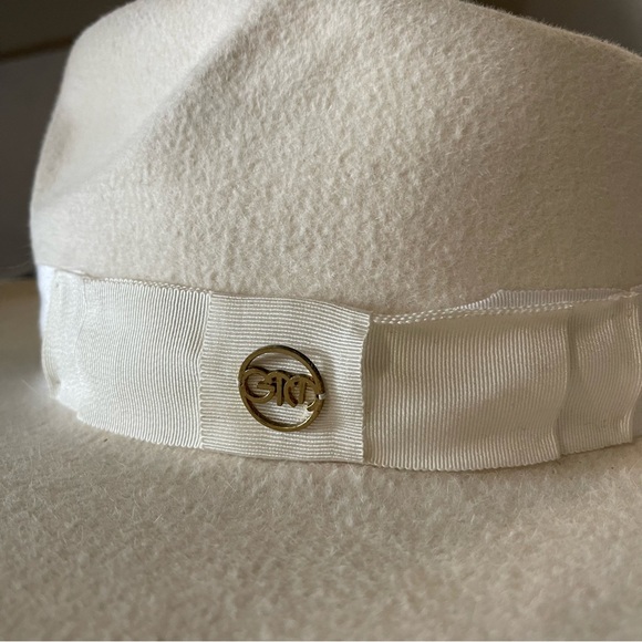 Gladys Tamez Millinery | Arch Hat Size: Small - Picture 3 of 7